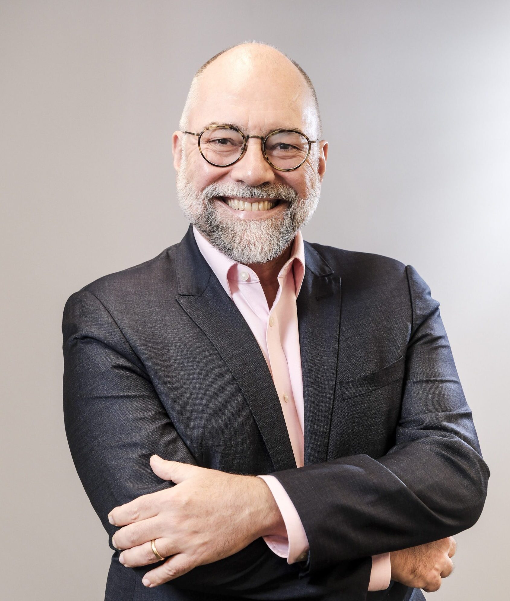 Headshot of Ricardo Henriques from the board of Imaginable Futures in a suit.